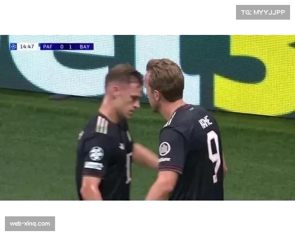 凯恩点球命中后与奥利塞击掌,替补席狂欢庆祝帽子戏法